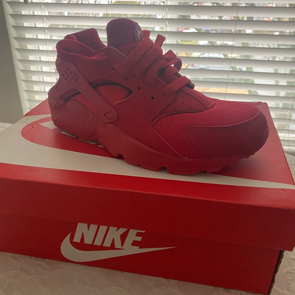 Red Nike huarache